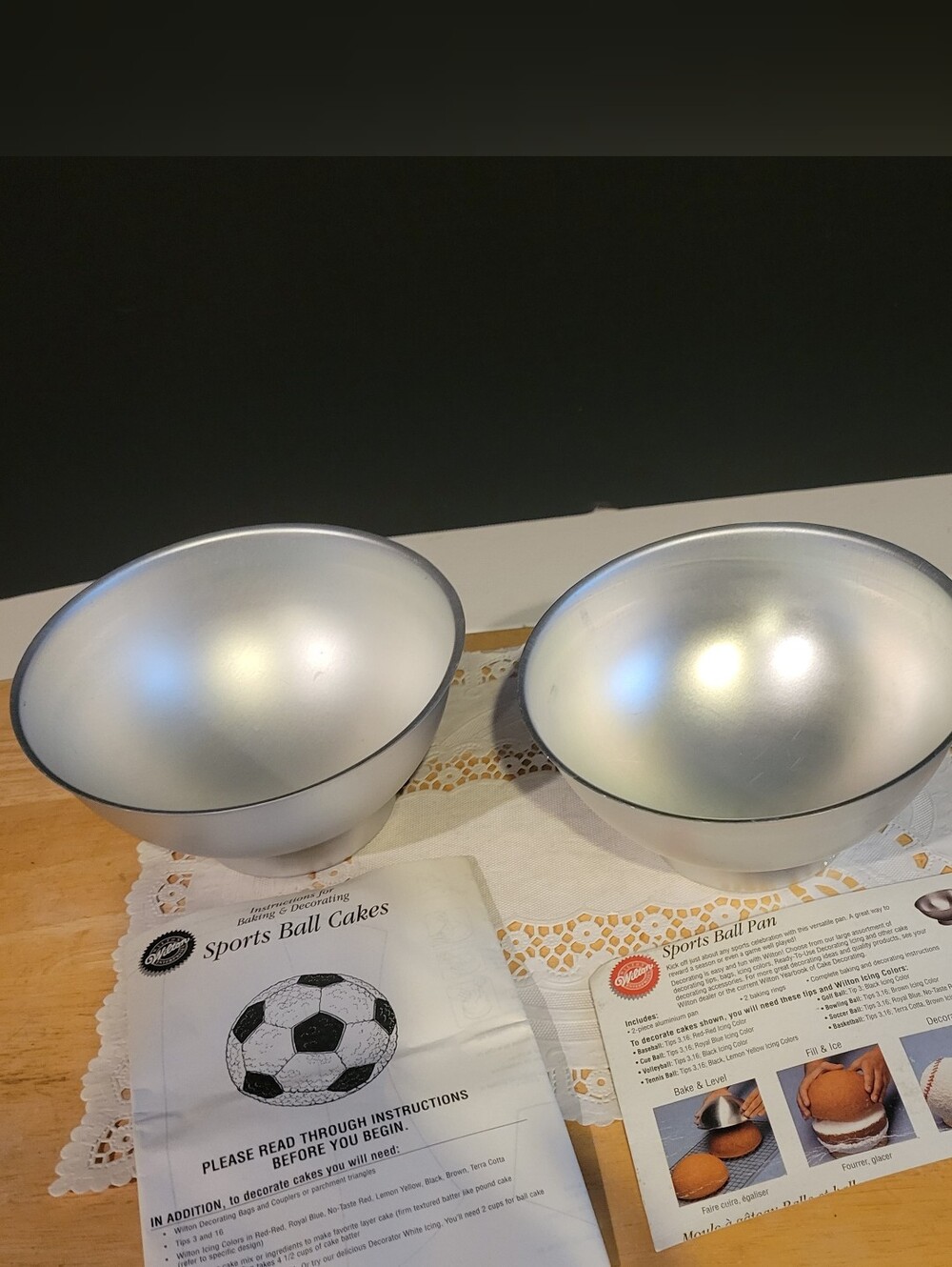 Wilton 3D Sports Ball Pan Set With Instructions Soccer, Baseball, Basketball